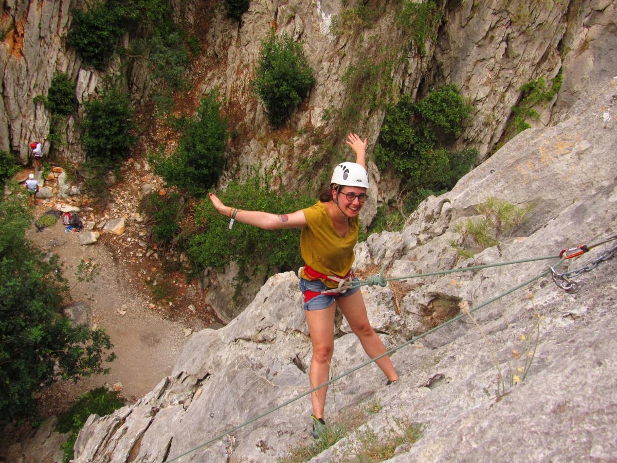 Hotel 212 Olympos Bagian luar foto